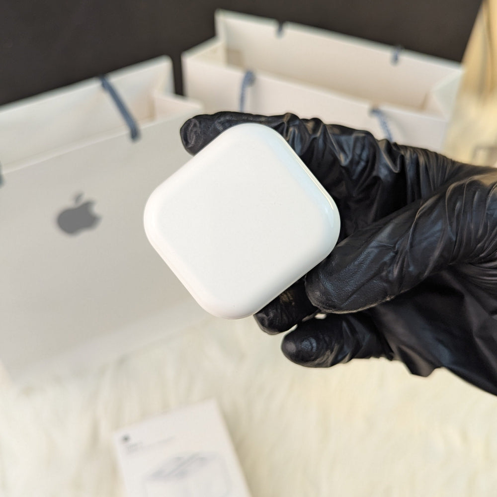 Apple 20W USB-C Power Adapter NFC Working — image 3
