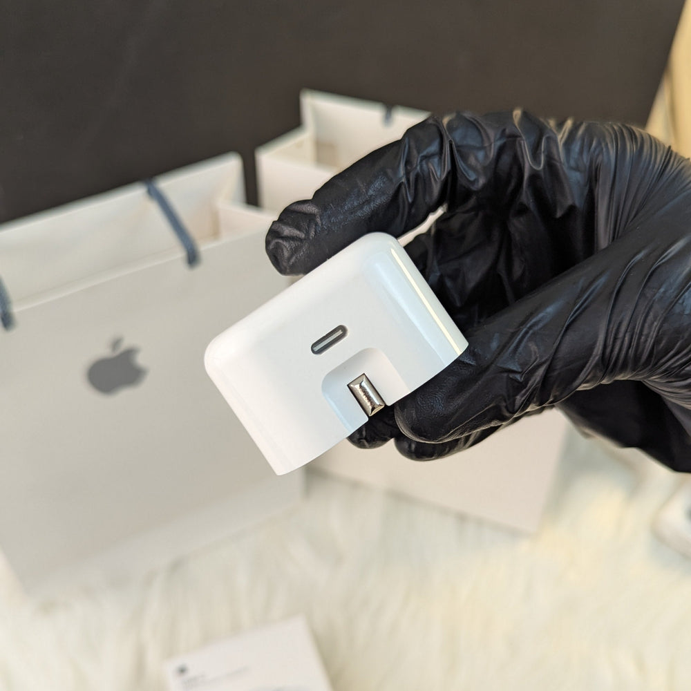 Apple 20W USB-C Power Adapter NFC Working — image 4