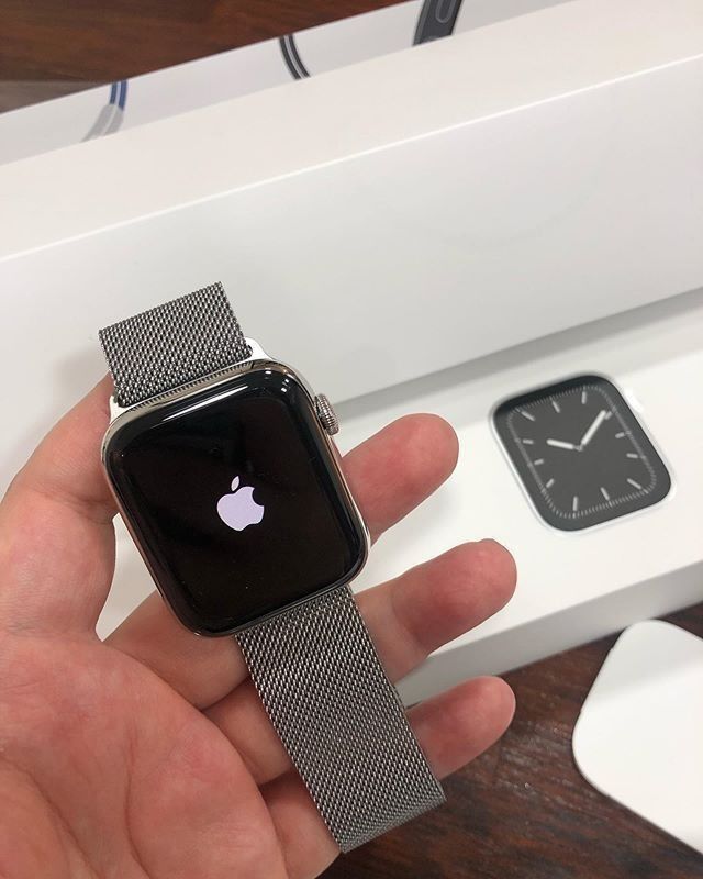 Series 9 Apple Logo Watch (with Magnetic Chain )