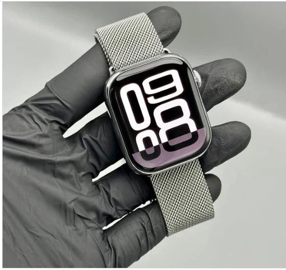 Series 10 smart watch with magnetic chain strap — image 4